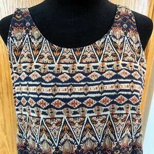 Dalia Collection tank top with liner, rounded neckline Women’s size M